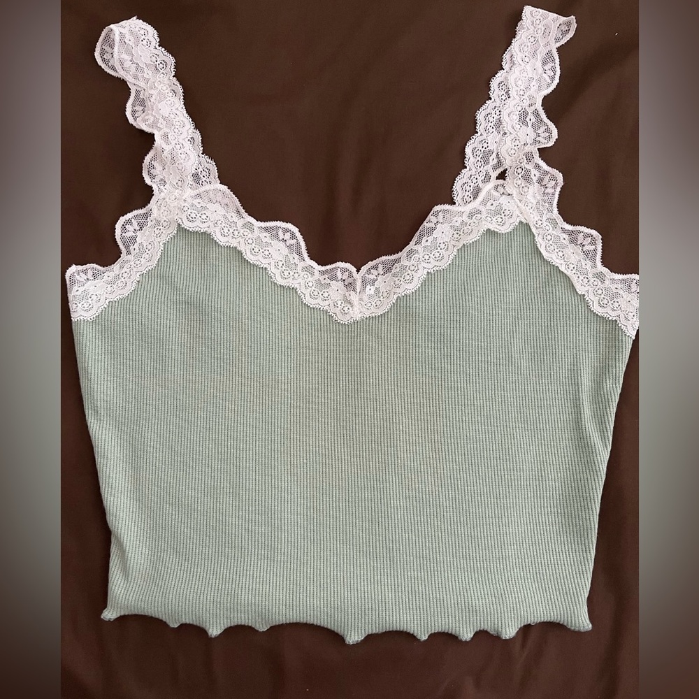 Contrast lace lettuce trim cropped cami